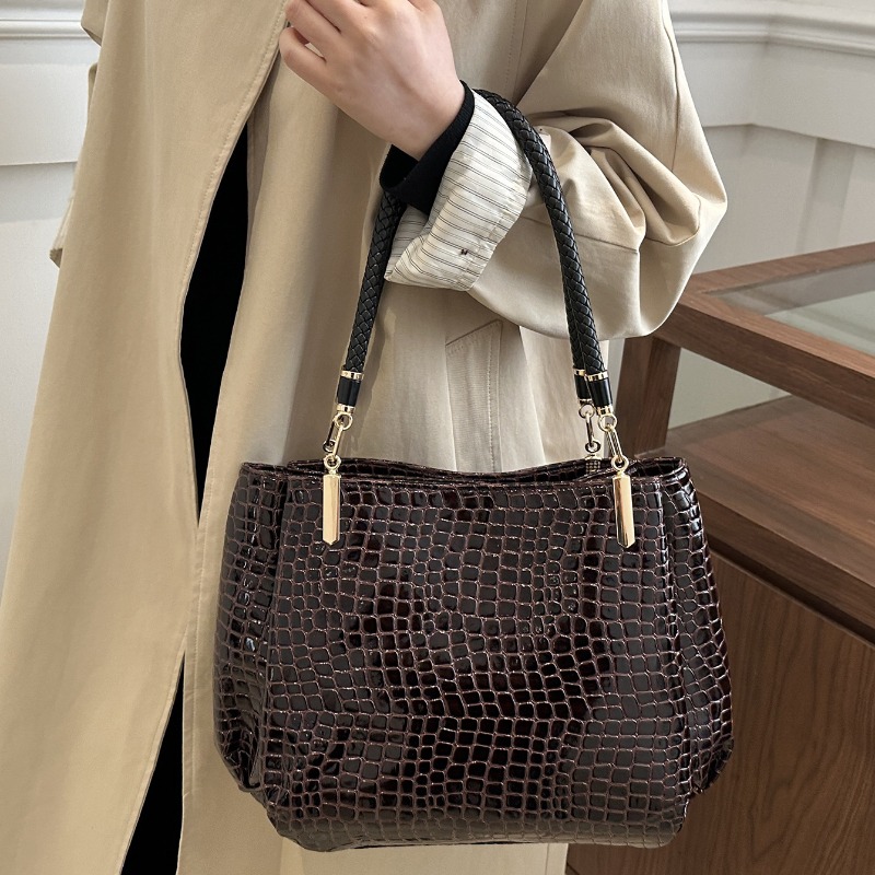 Women Bags Europe - حقيبة كلاسيكية بمقبض علوي من الحجر