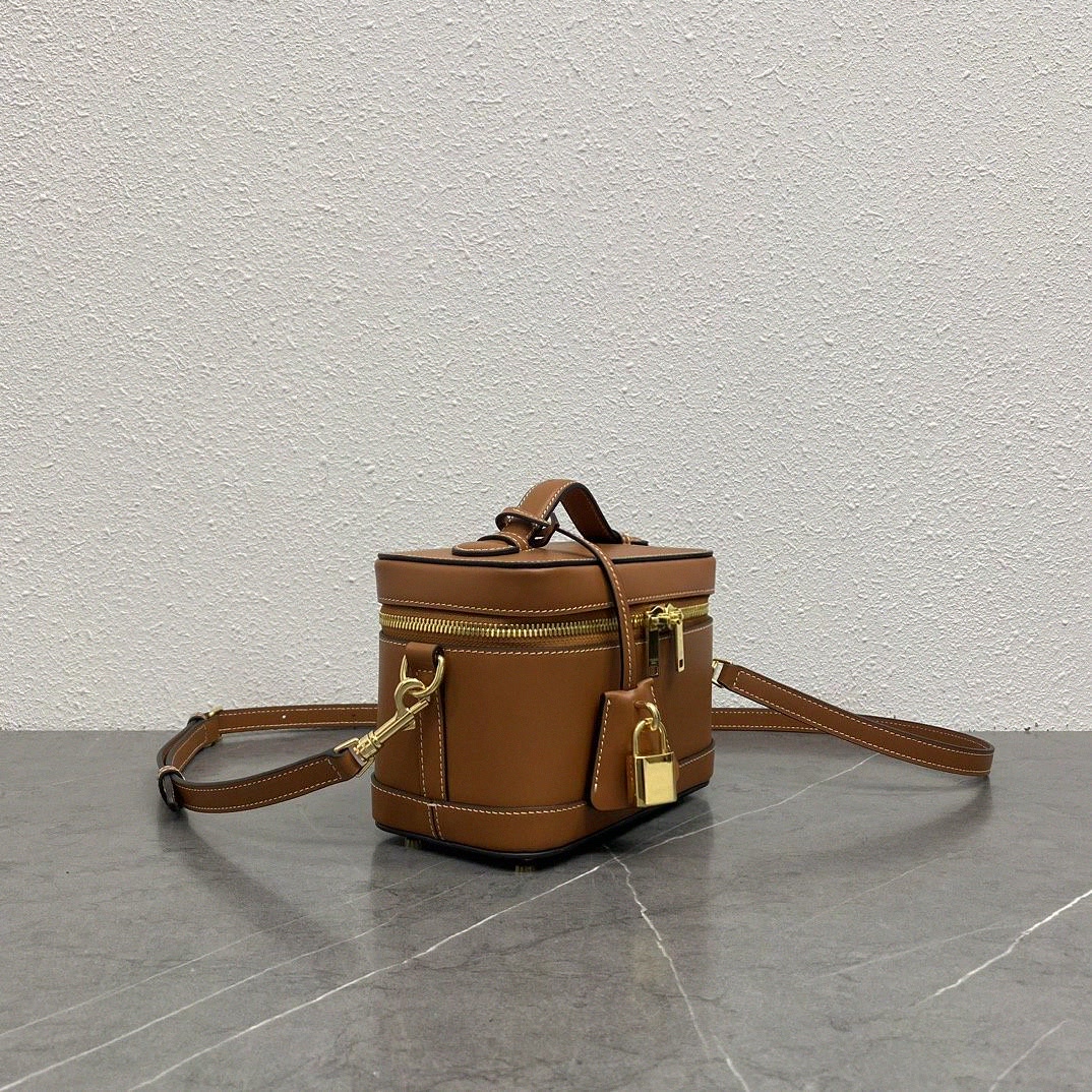 Women Vanity Bags - حقيبة يد صغيرة من الجلد البني
