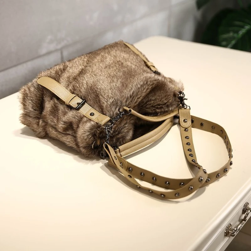 الصوفية المخملية المرأة العصري - مراجعة Women Bags Guess وسعره