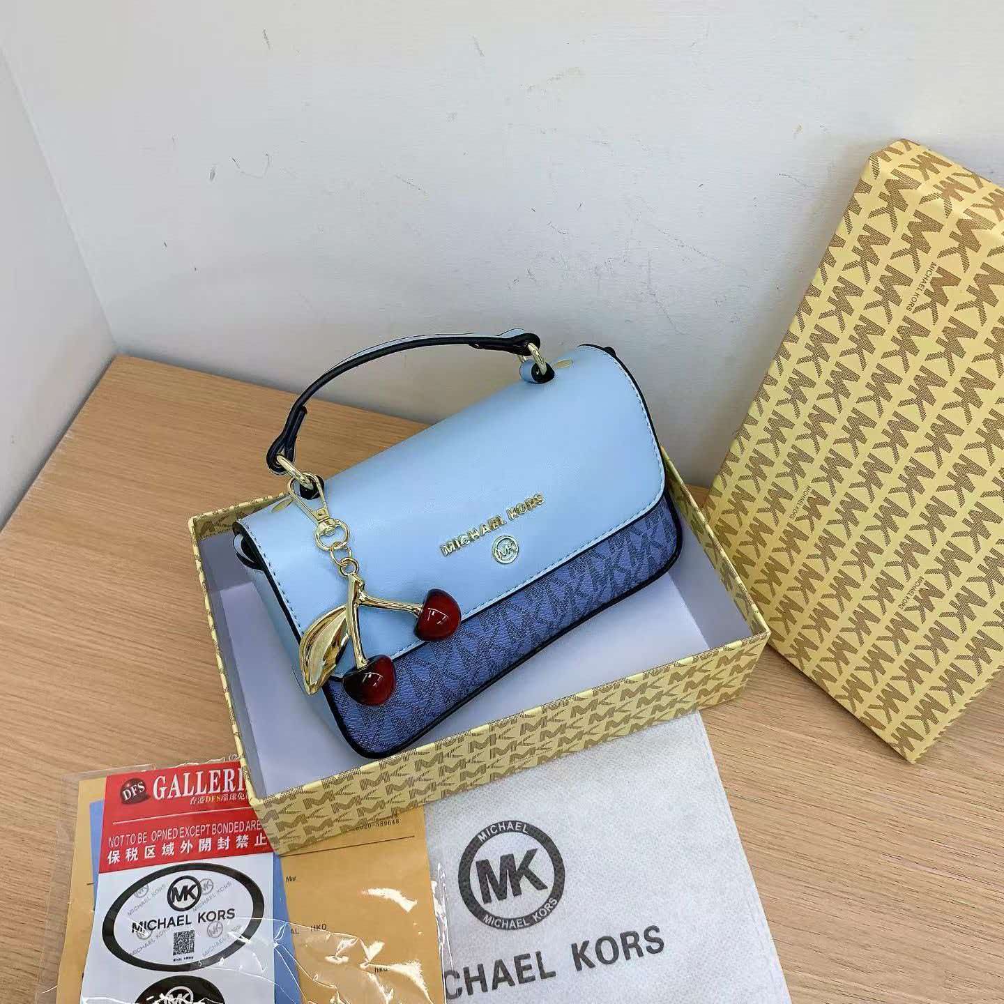 حقيبة كتف نسائية فاخرة من تصمي - مراجعة Women'S Bags Michael Kors وسعره