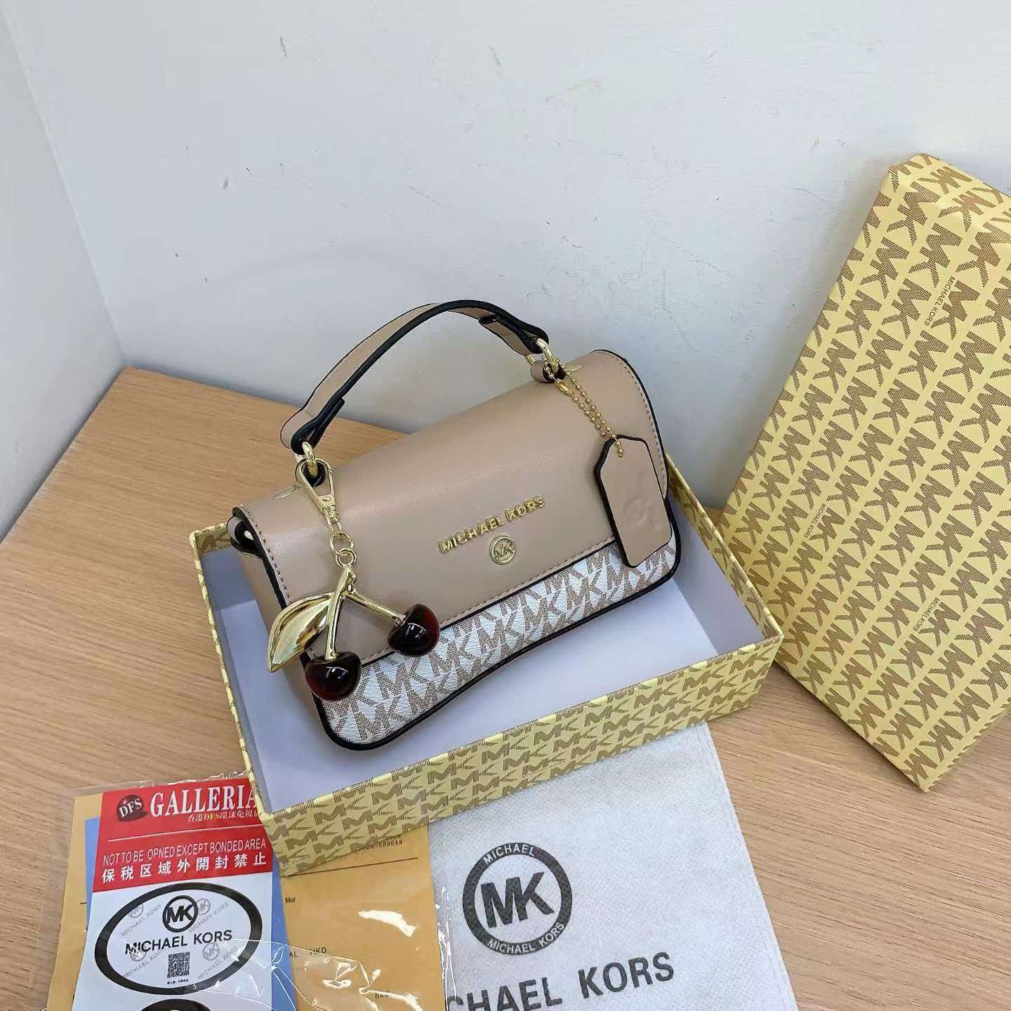 حقيبة كتف نسائية فاخرة من تصمي - مراجعة Women'S Bags Michael Kors وسعره