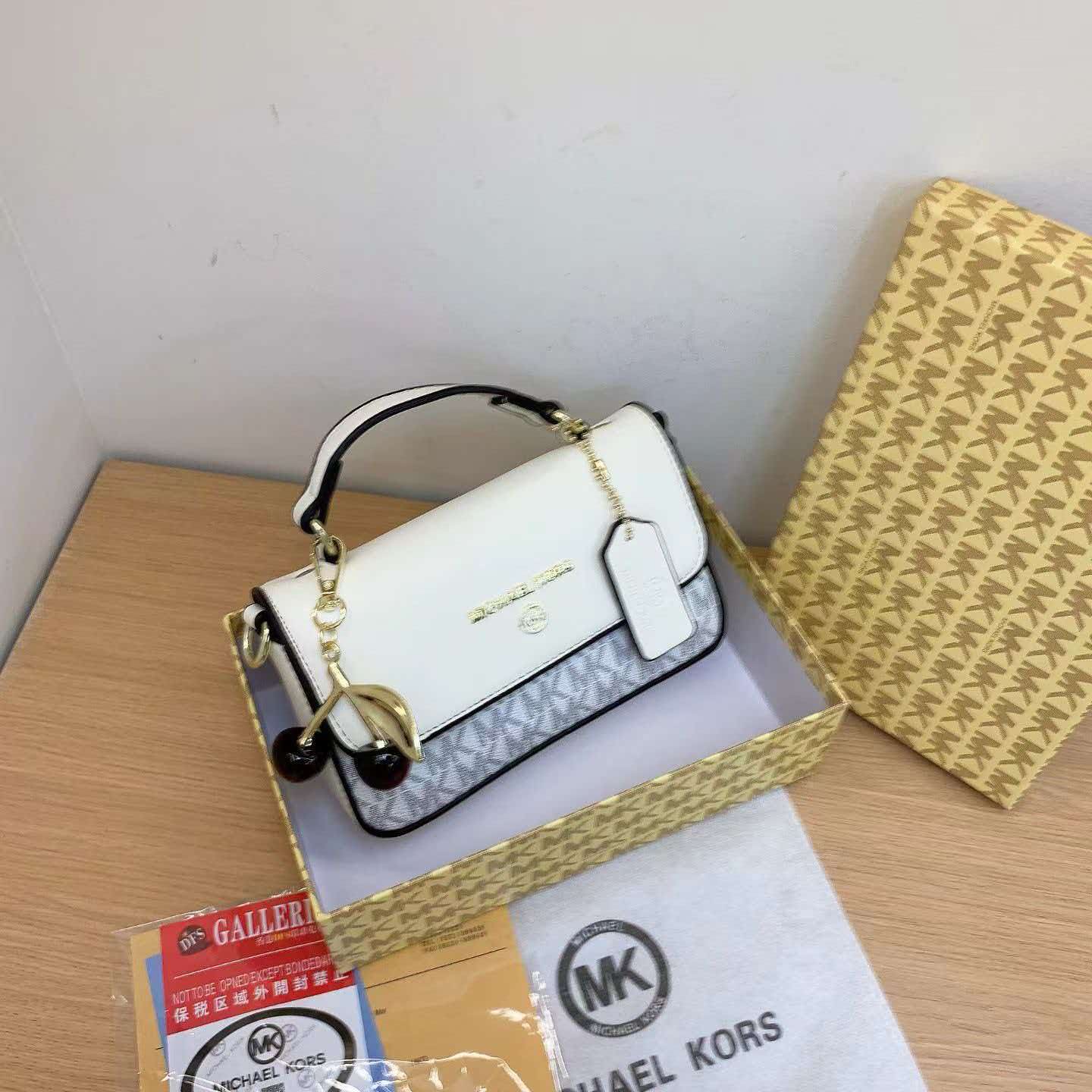 حقيبة كتف نسائية فاخرة من تصمي - مراجعة Women'S Bags Michael Kors وسعره