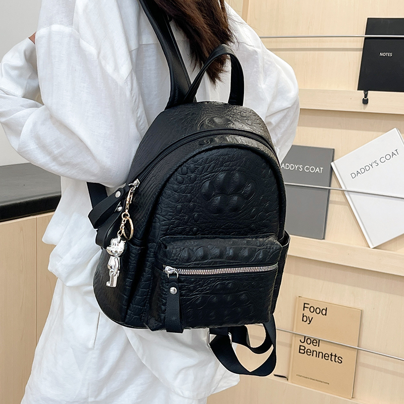 حقيبة ظهر من الجلد الصناعي للن - مراجعة Women Bags Guess وسعره
