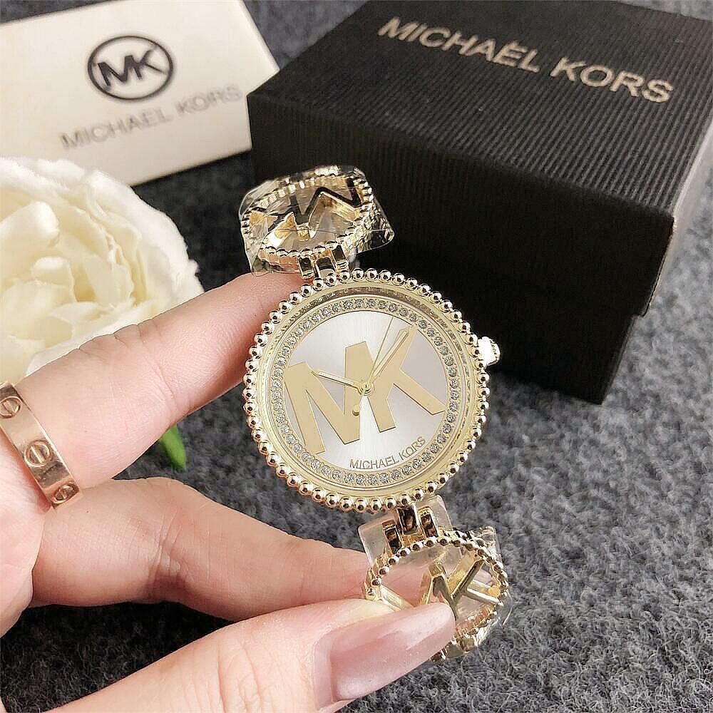 ساعة يد نسائية جديدة من مايكل  - مراجعة Women'S Bags Michael Kors وسعره