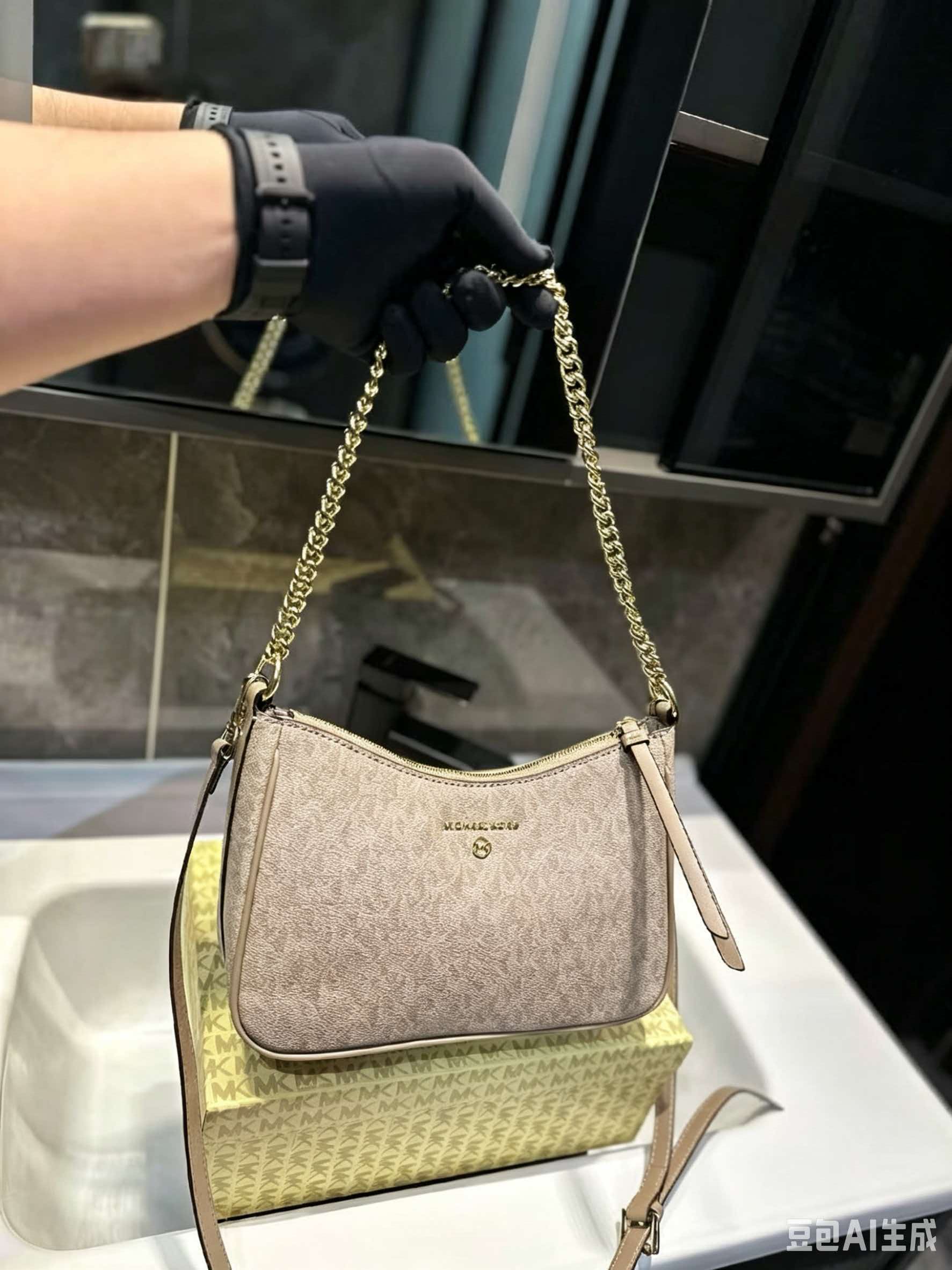 حقيبة ماهجونغ صغيرة للسفر من م - مراجعة Women'S Bags Michael Kors وسعره