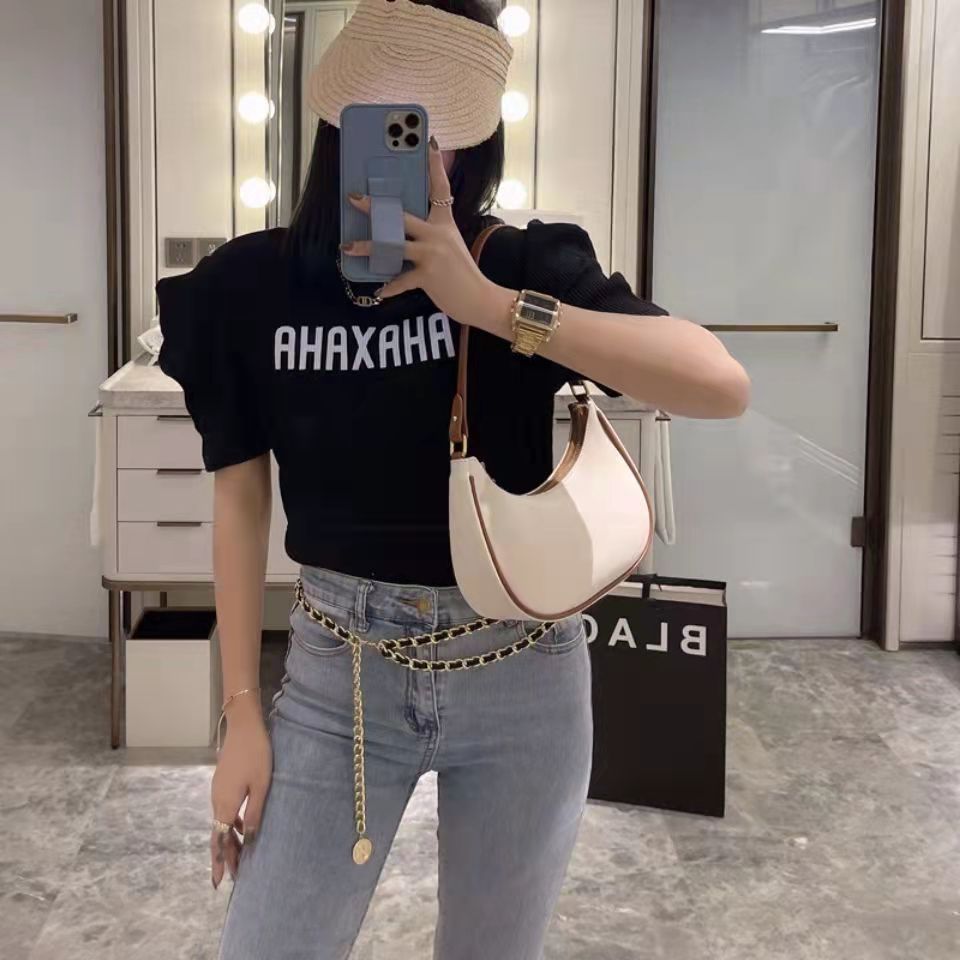 حقيبة صغيرة على شكل إبط أنثى 2 - مراجعة Women Bags Guess وسعره