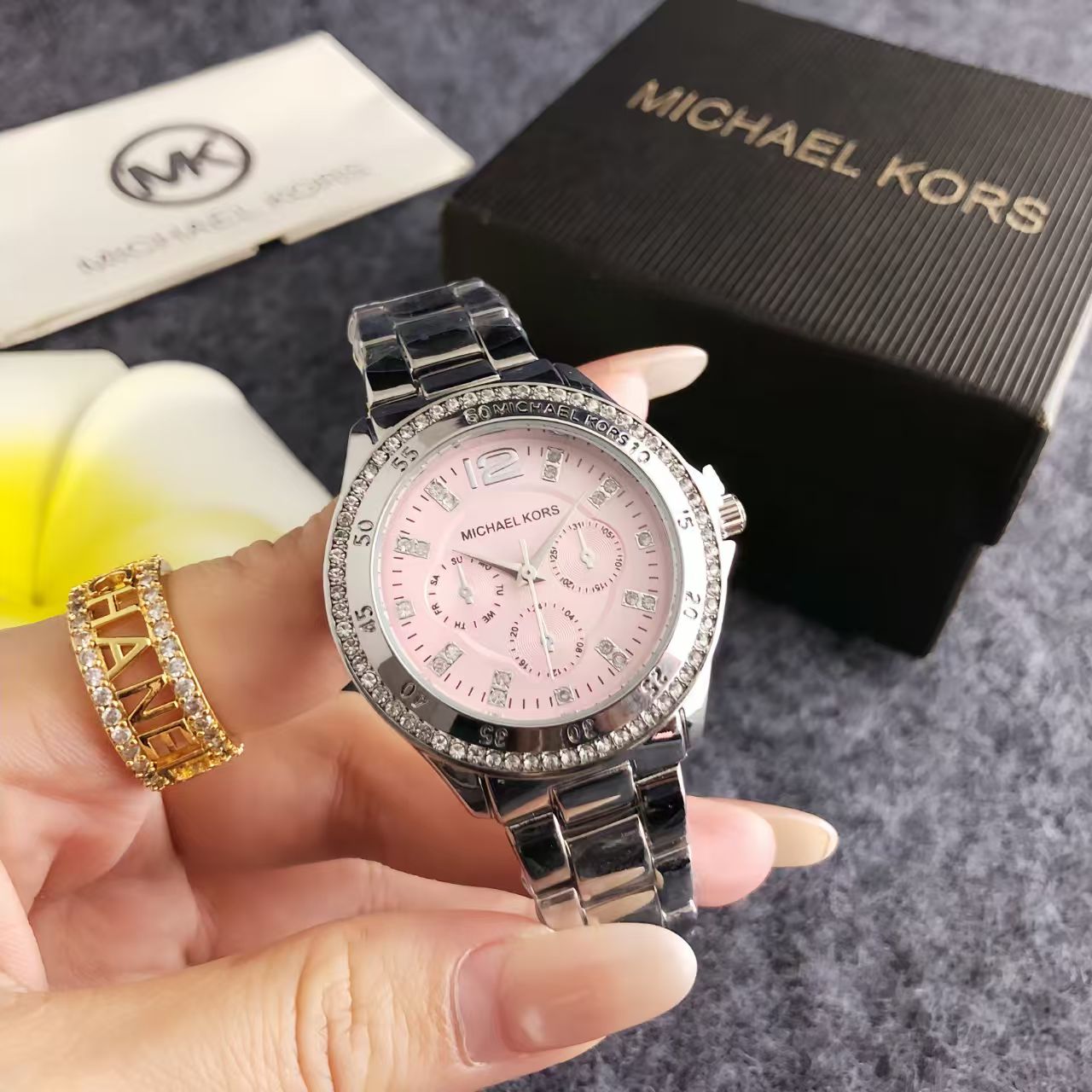 ساعة مايكل كورس النسائية الأني - مراجعة Women'S Bags Michael Kors وسعره