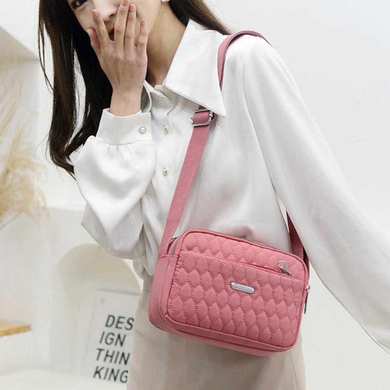حقيبة كتف نايلون متعددة الوظائ - مراجعة Women Bags Guess وسعره