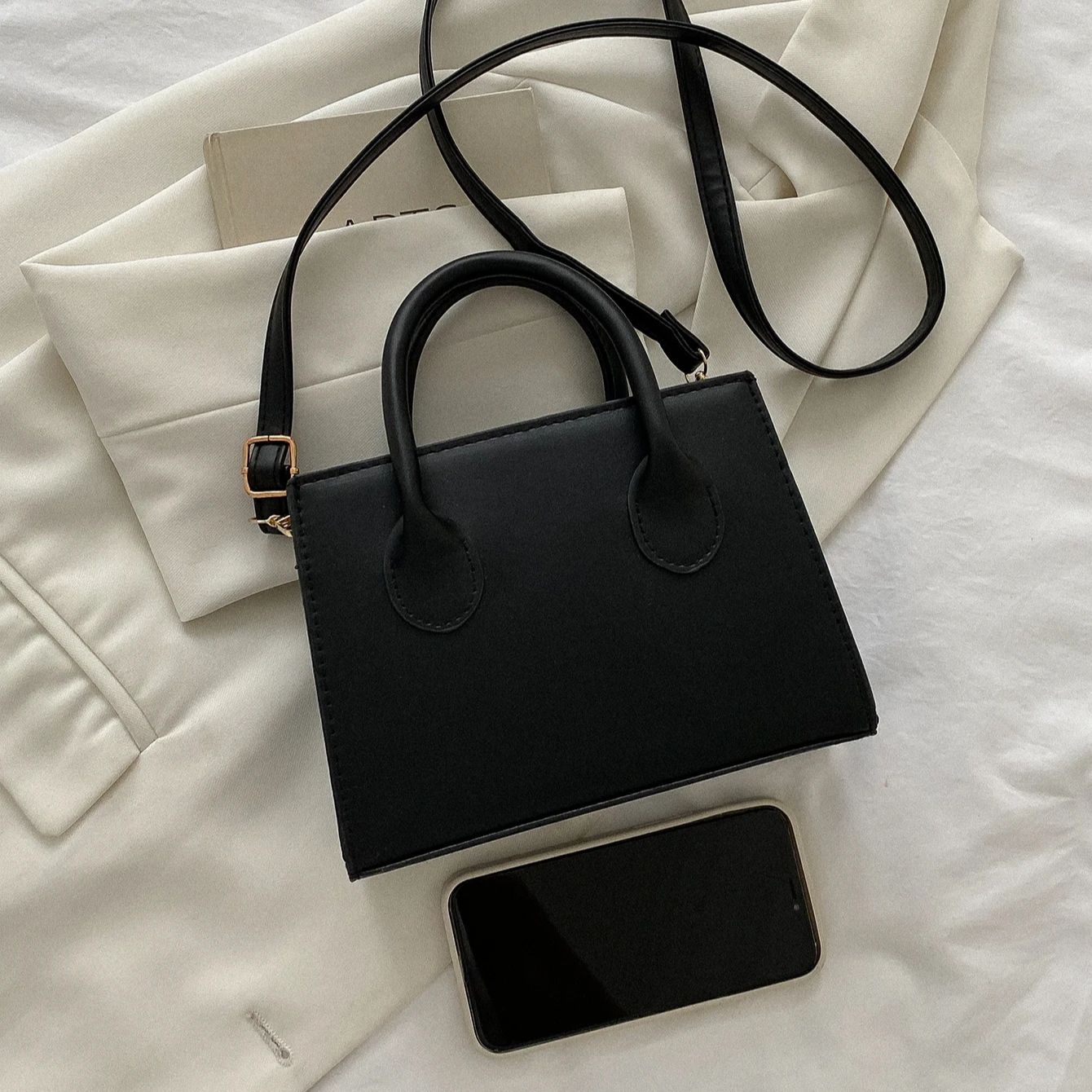 بو الجلود عارضة حقائب كروسبودي - مراجعة Women Bags Guess وسعره