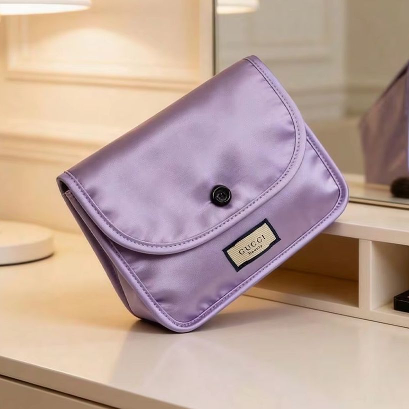 حقيبة تخزين نسائية من الساتان  - مراجعة Women Bags Gucci وسعره