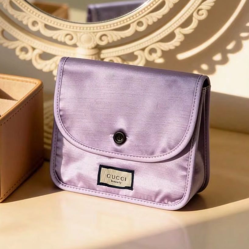 حقيبة تخزين نسائية من الساتان  - مراجعة Women Bags Gucci وسعره
