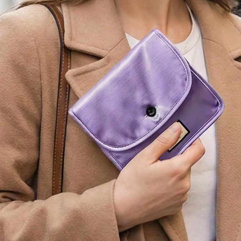 حقيبة تخزين نسائية من الساتان  - مراجعة Women Bags Gucci وسعره