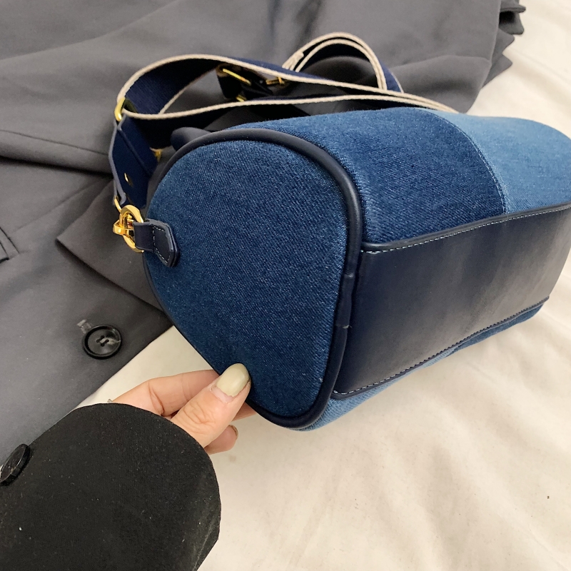 حقائب يد صغيرة مرقعة بألوان مت - مراجعة Women Bags Guess وسعره